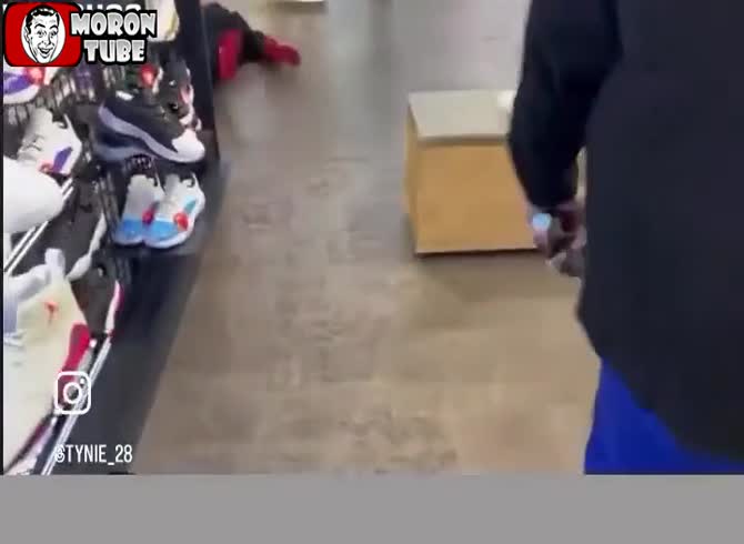 Video :After being fired by his supervisor for stealing clients' numbers, he returns for retribution and shares the incident on Instagram